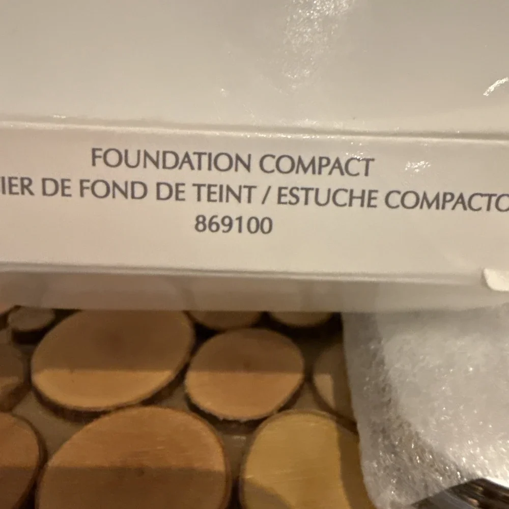 Mary Kay Foundation Compact NEW With Box‎ 869100